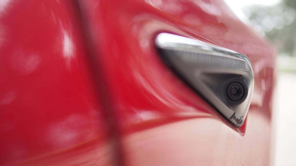Una de las cámaras del Tesla Model 3 para el Autopilot