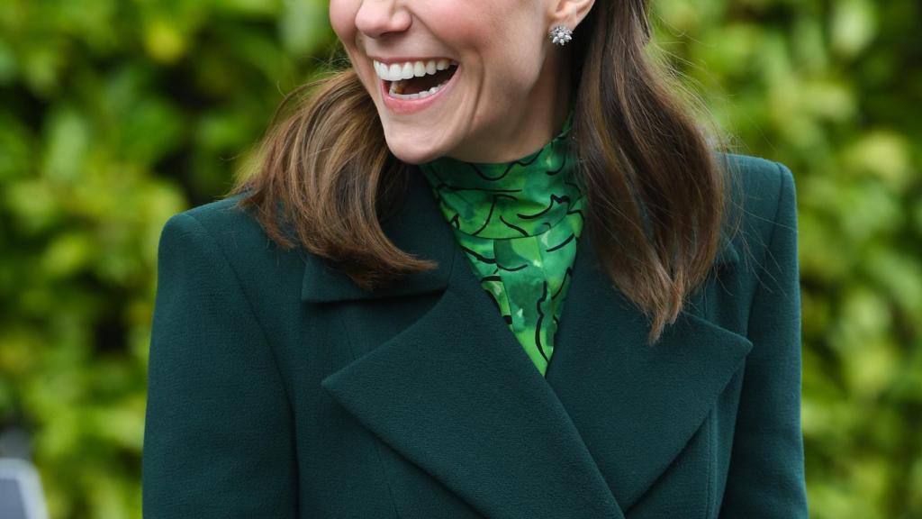 Kate Middleton con pendientes de Asprey London.