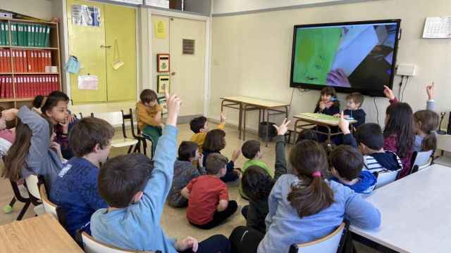 Los niños del Colegio Amara Berri (San Sebastián), durante una clase.