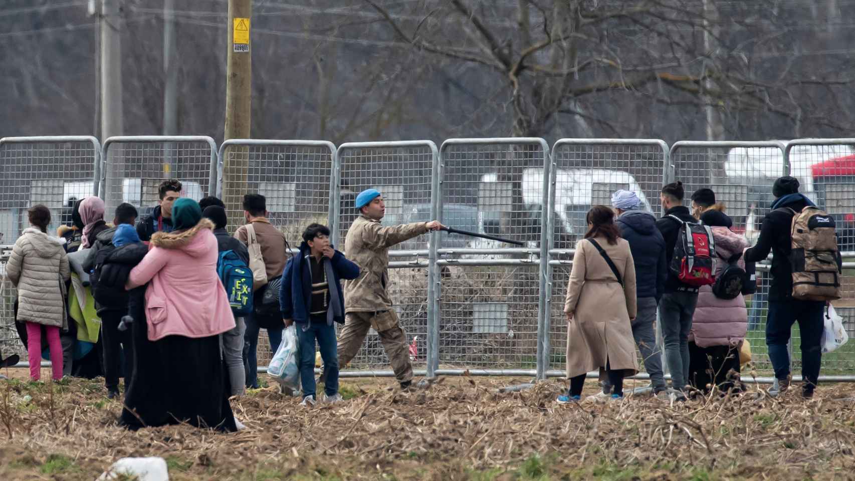 Migrantes en la frontera de Turquía con Grecia