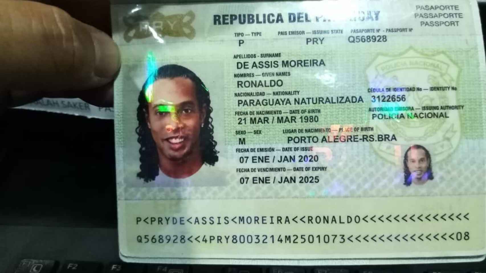 El pasaporte falso de Ronaldinho para entrar en Paraguay