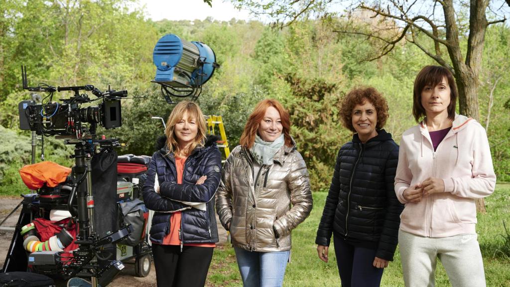 Gracia Querejeta con las actrices del filme.