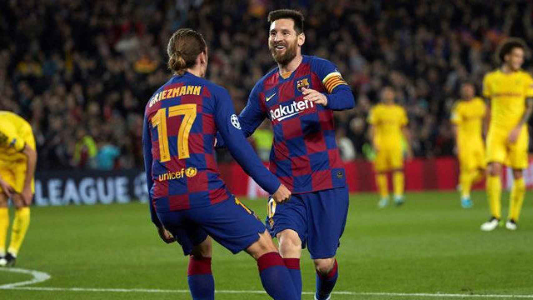 Leo Messi y Antoine Griezmann celebrando un gol.