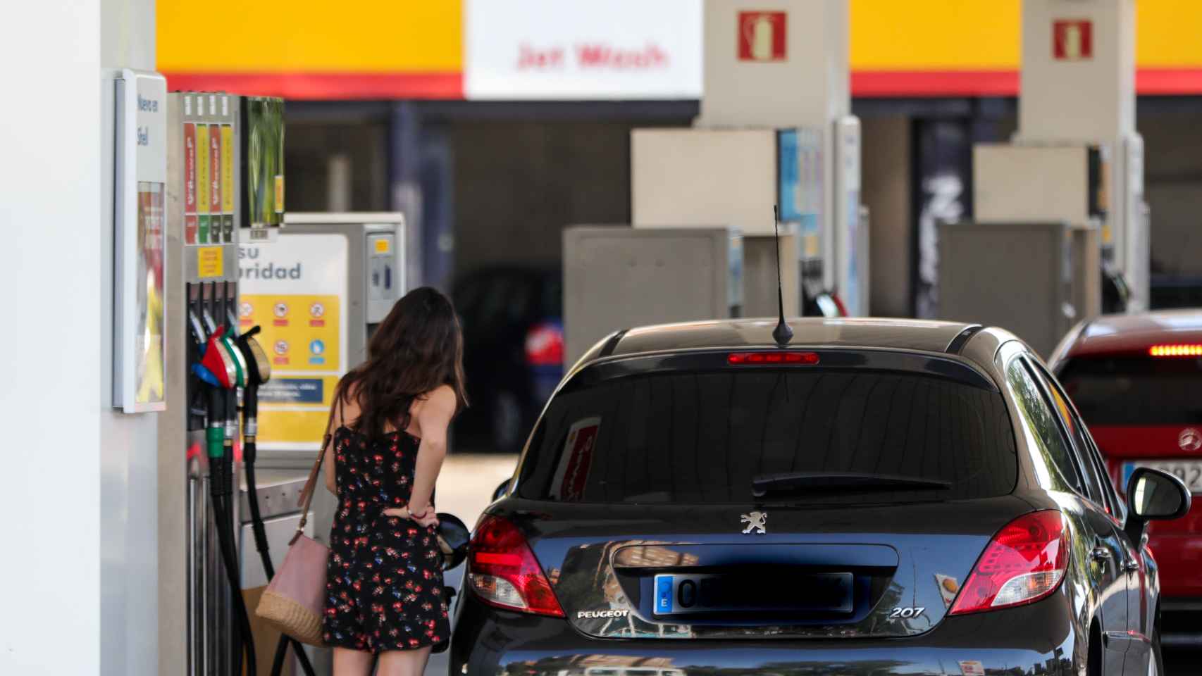El Gobierno prohíbe el cierre desordenado de gasolineras para que ...