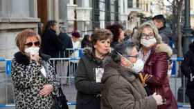 Un grupo de mujeres protegidas con mascarillas en Madrid.