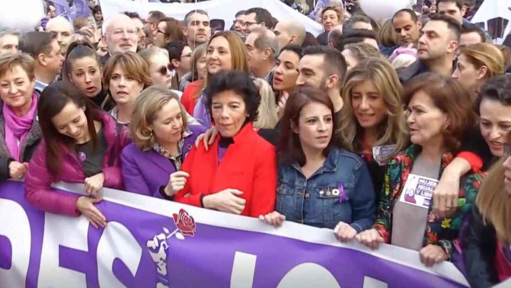 Algunas ministras socialistas y la esposa de Sánchez en la manifestación del 8-M de 2019.