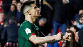 Yuri Berchiche celebra el gol ante el Granada