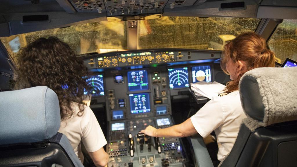 La copiloto Mónica da inicio al viaje de vuelta.