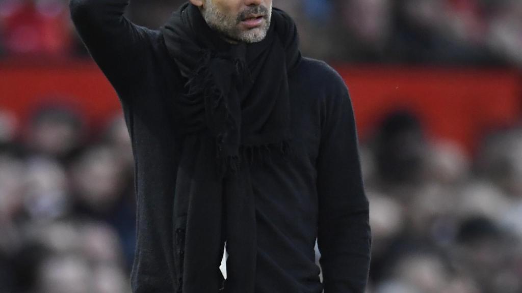 Pep Guardiola durante el derbi ante el Manchester United.