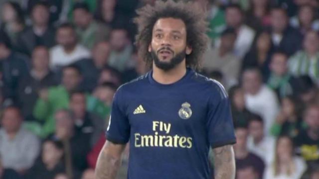 Marcelo se retira lesionado durante el partido frente al Betis