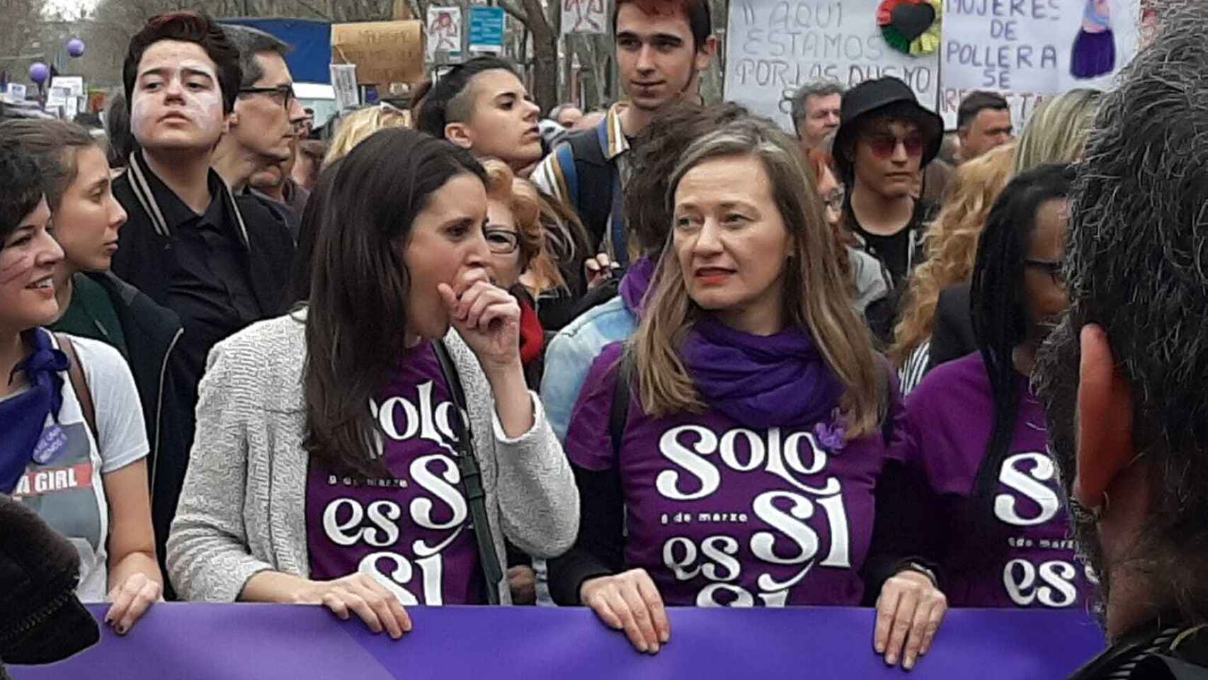 Irene Montero, ministra de Igualdad, y Victoria Rosell, delegada del Gobierno contra la Violencia de Género, en la marcha del 8-M.