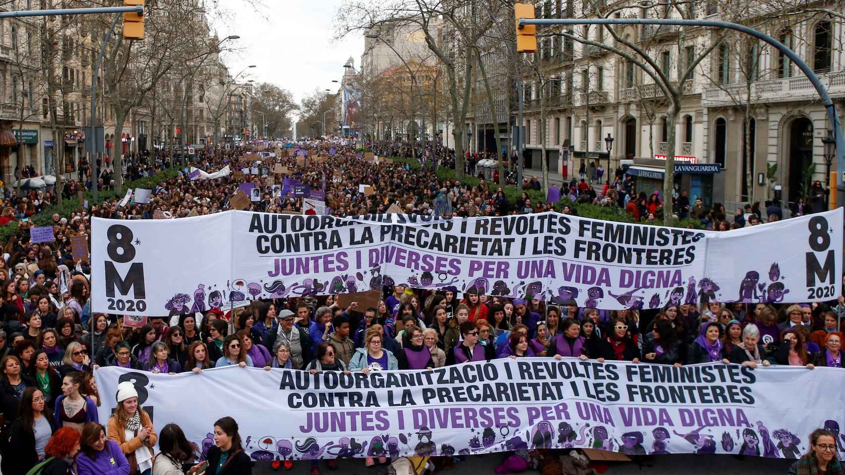 Inicio de la manifestación feminista en Bacelona.