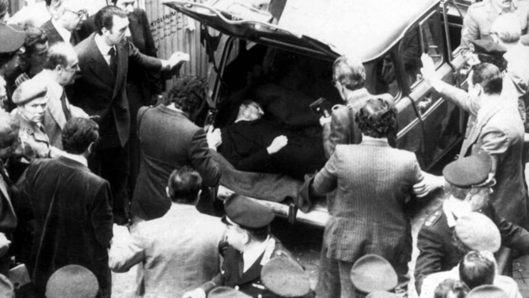 Descubrimiento del cuerpo de Aldo Moro, asesinado por las Brigadas Rojas en 1978