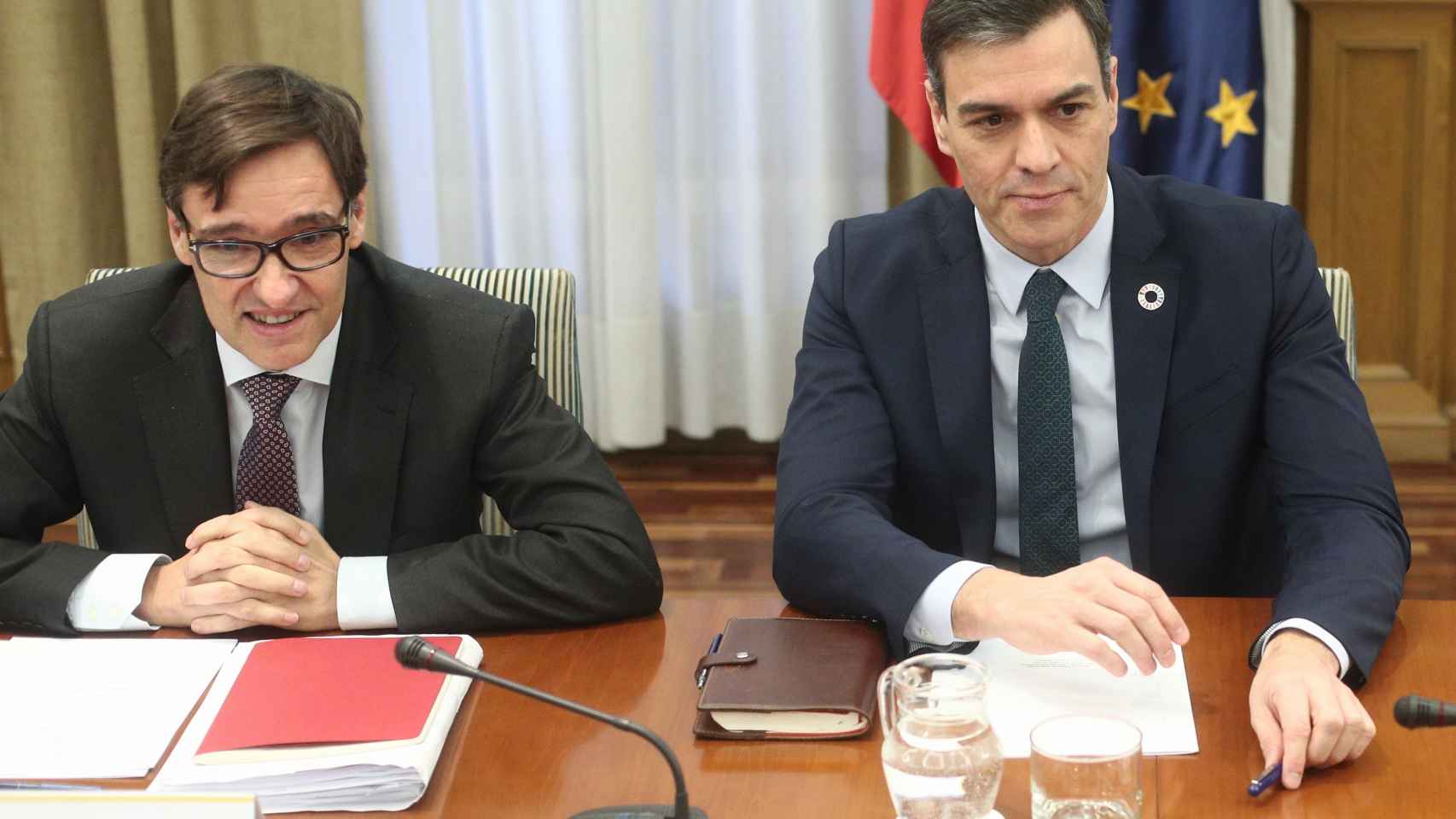 Salvador Illa, ministro de Sanidad, y Pedro Sánchez, presidente del Gobierno.