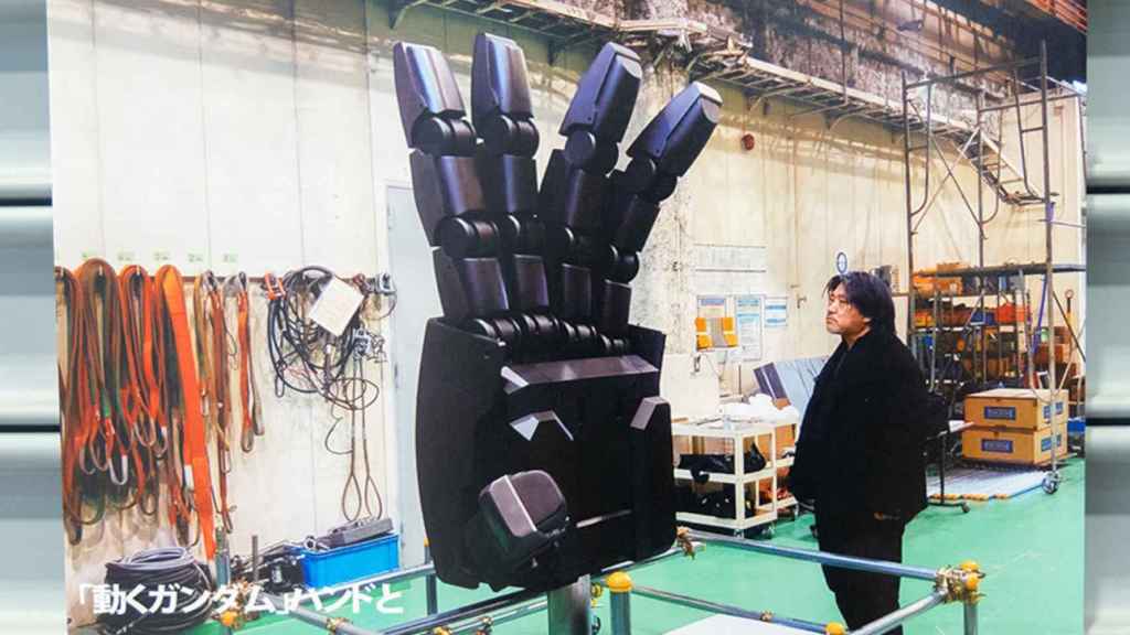 Las manos del robot son una buena referencia del tamaño