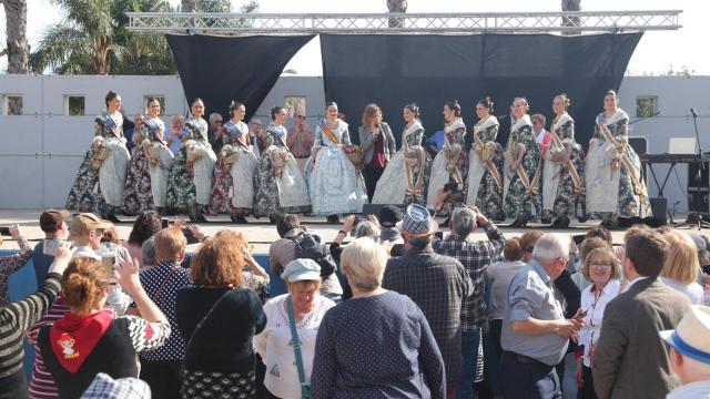 Un grupo de mayores este lunes en un acto de Las Fallas.