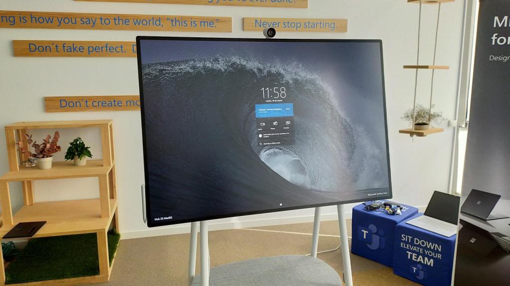Surface Hub 2S