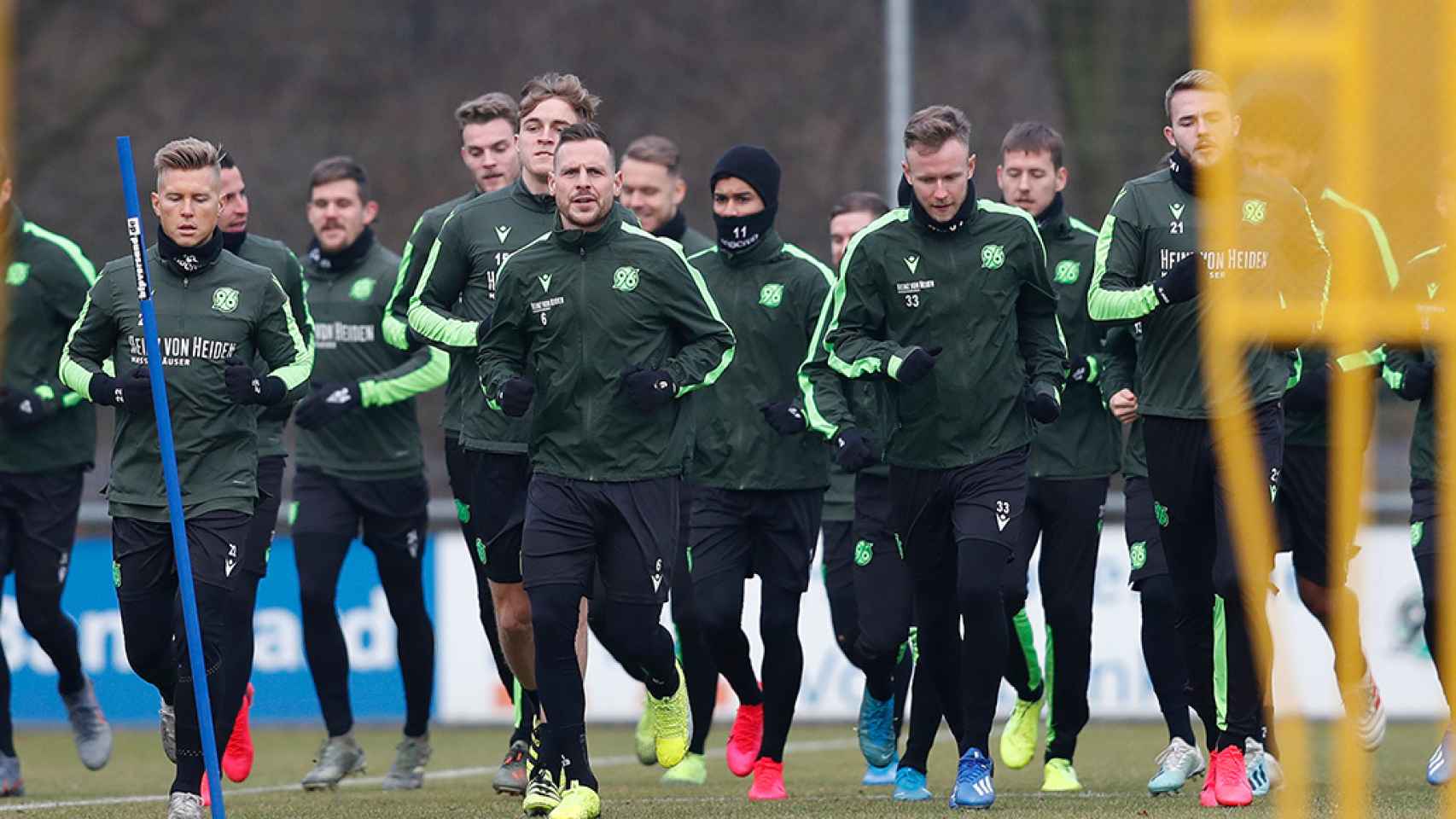 Los jugadores del Hannover, durante un entrenamiento