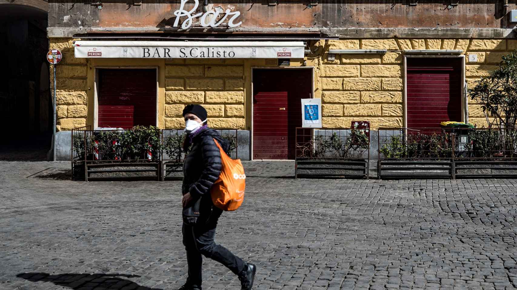Sólo supermercados y farmacias permanecen abiertos en Italia