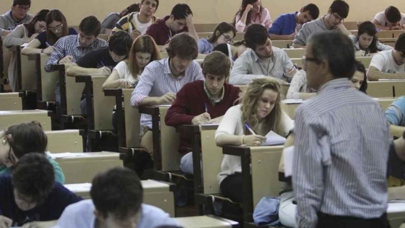 Estudiantes realizando la EvAU en la Universidad de Extremadura.