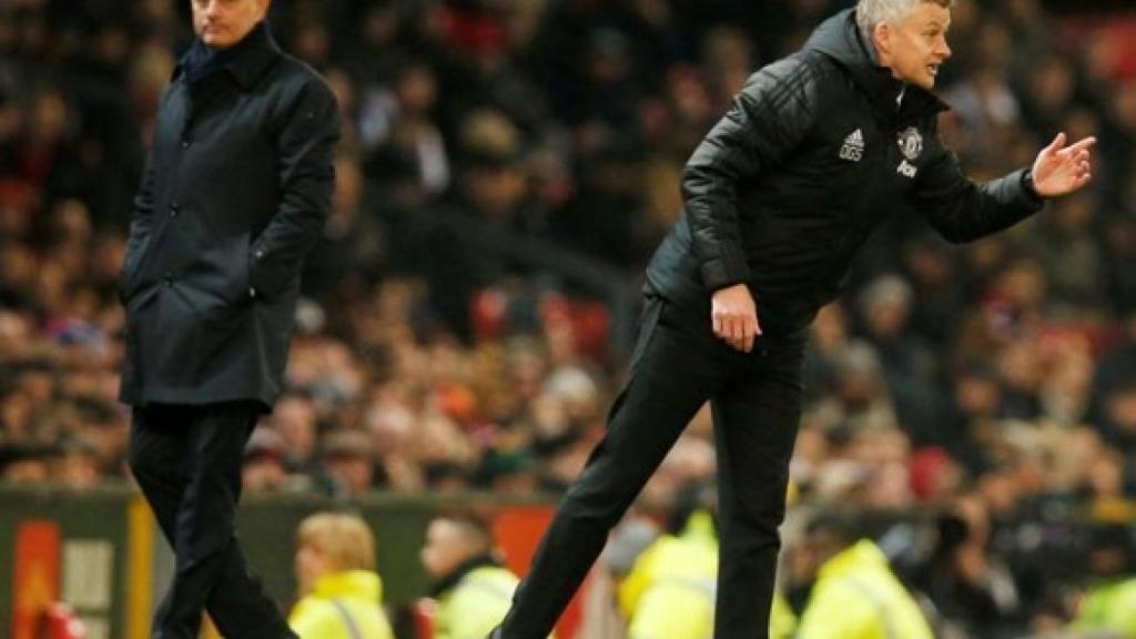 Ole Gunnar Solskjaer y José Mourinho durante un encuentro