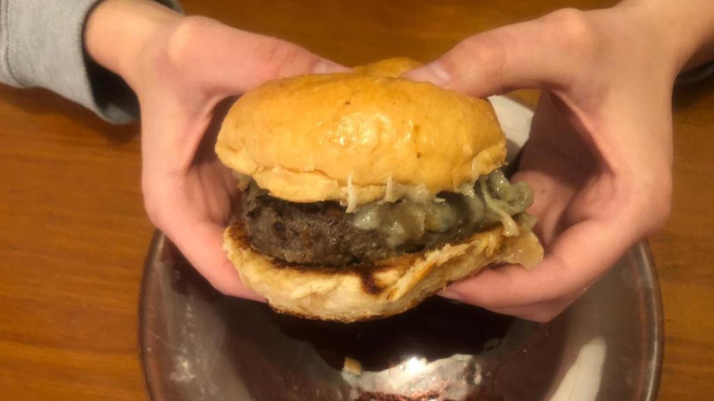 Nos comemos la hamburguesa de buey.