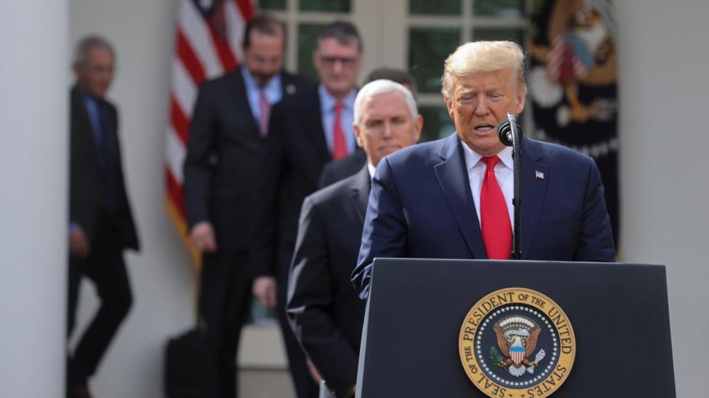 Trump declarando la emergencia nacional.