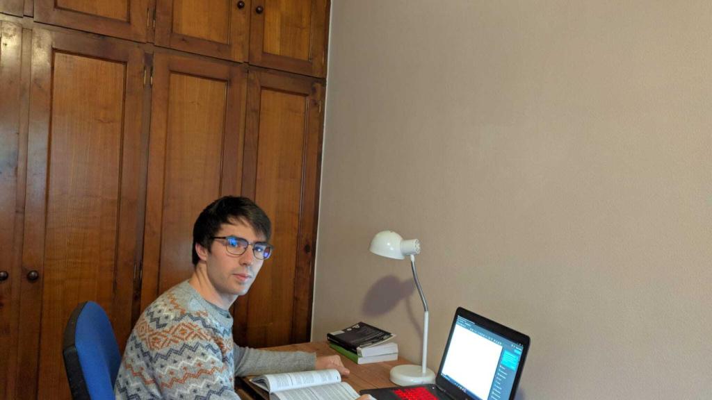 Aitor, vecino de San Sebastián, opositor de 26 años a la Ertzaintza.