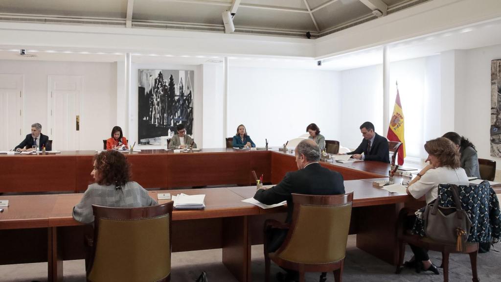 La vicepresidenta tercera, Nadia Calviño, en la reunión extraordinaria del Consejo de Ministros.