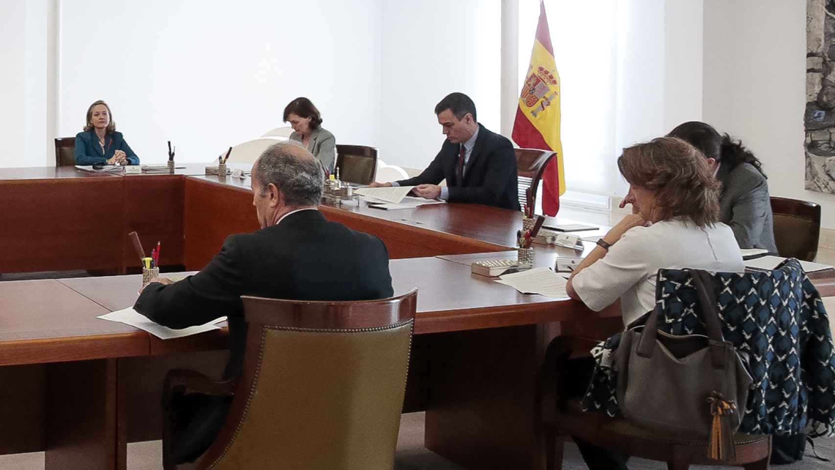 La vicepresidenta tercera, Nadia Calviño, en la reunión extraordinaria del Consejo de Ministros.