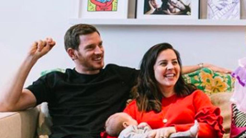 Jan Vertonghen junto a su esposa y su hijo