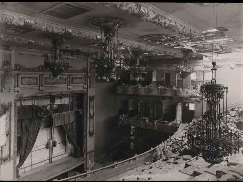 Efectos de los bombardeos de la guerra en el cine Ópera.