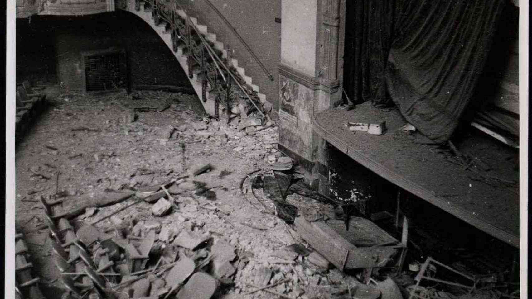 Cine Ópera de Madrid después de las bombas.