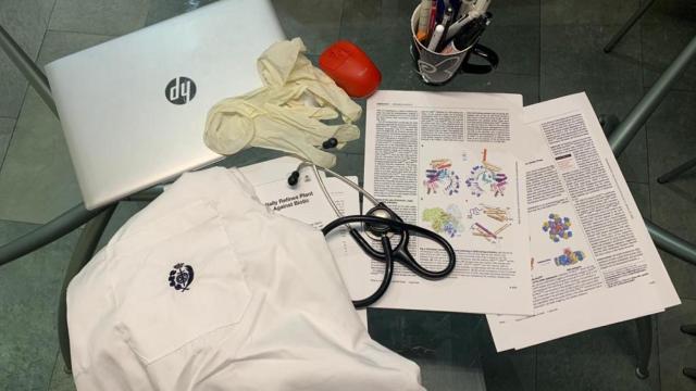 Kit de trabajo del médico entrevistado para la realización del reportaje.