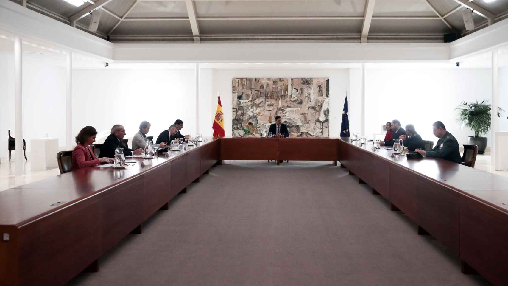 El presidente del Gobierno, reunido en Moncloa con los directores técnicos de los ministerios autoridad en el estado de alarma.