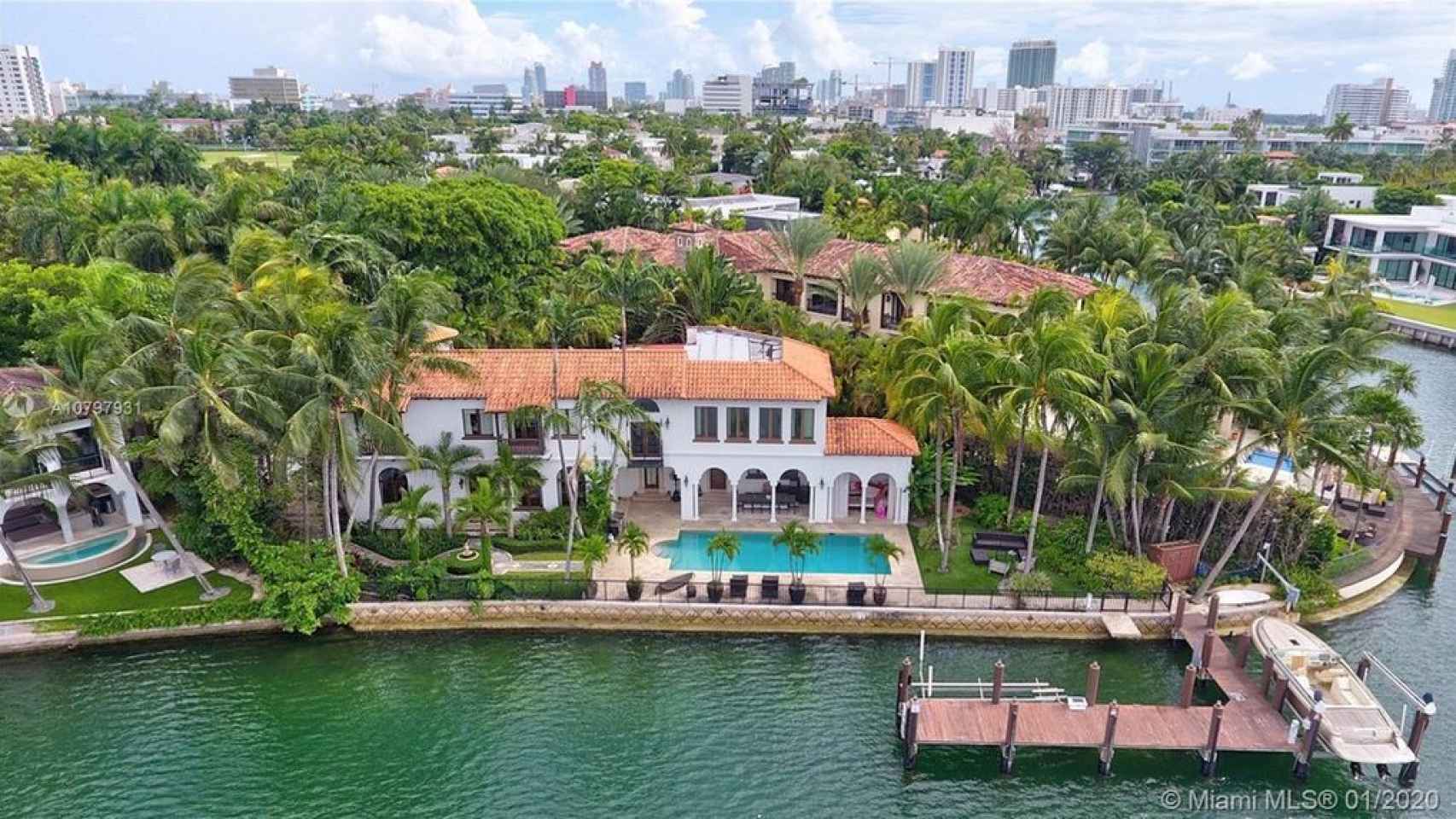 Vista exterior de la mansión de Alejandro Sanz en Miami.