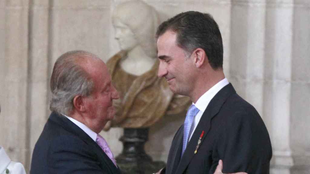 Juan Carlos y Felipe VI en el día de la abdicación, el 2 de junio de 2014.
