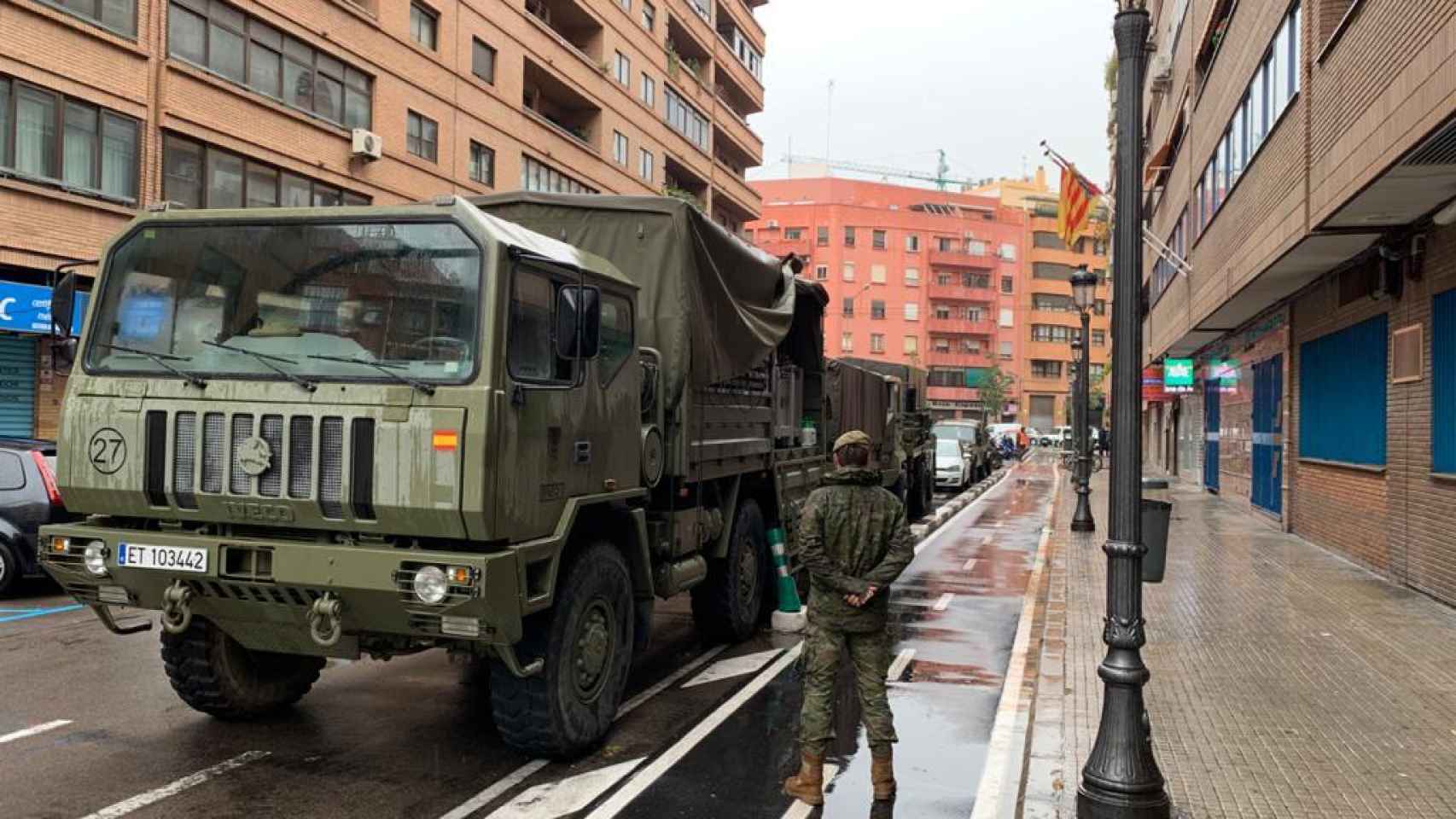 Regimiento NBQ desinfectando el centro de control de la DGT en Valencia.