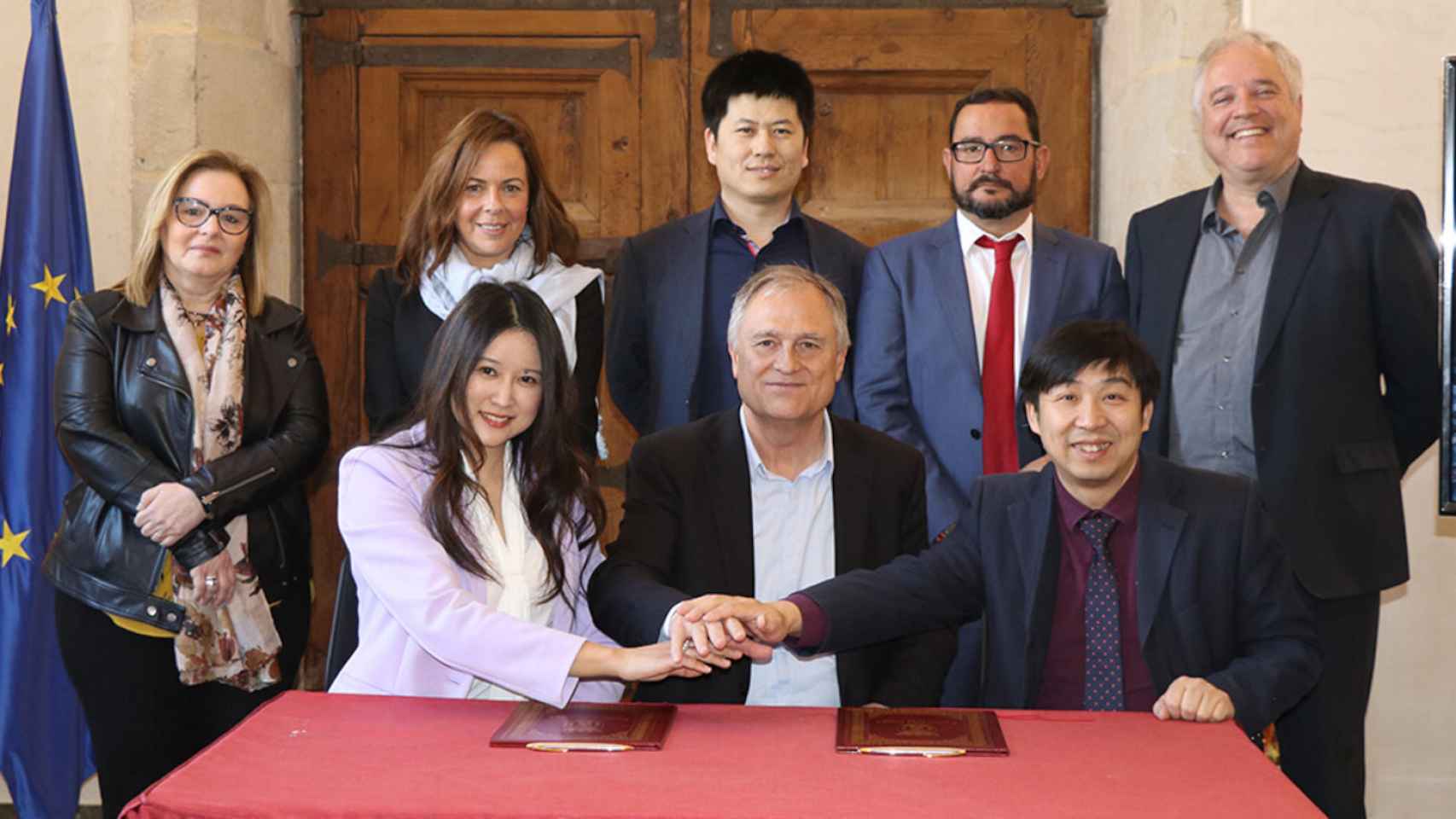 Firma del acuerdo entre el Ayuntamiento de Llíria y eHang