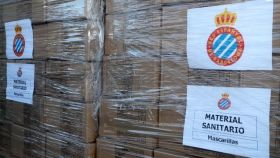 Cajas con material sanitario que ha donado el RCD Espanyol para luchar contra el coronavirus