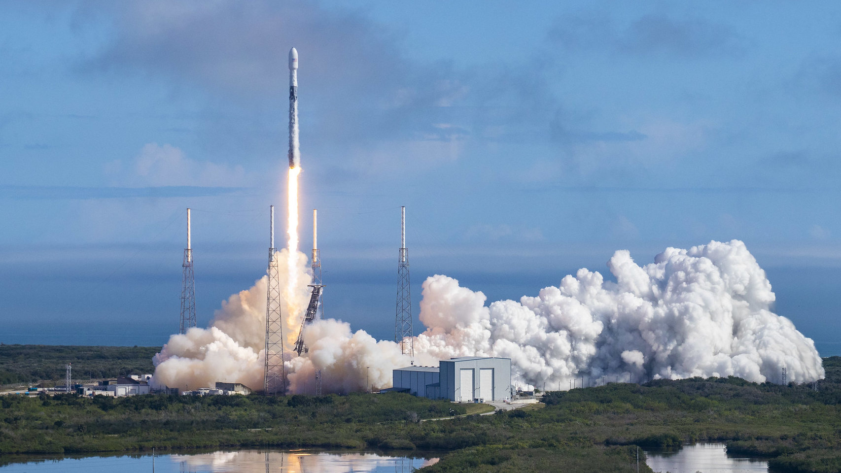 El Falcon 9 de SpaceX despega con 60 satélites de Starlink