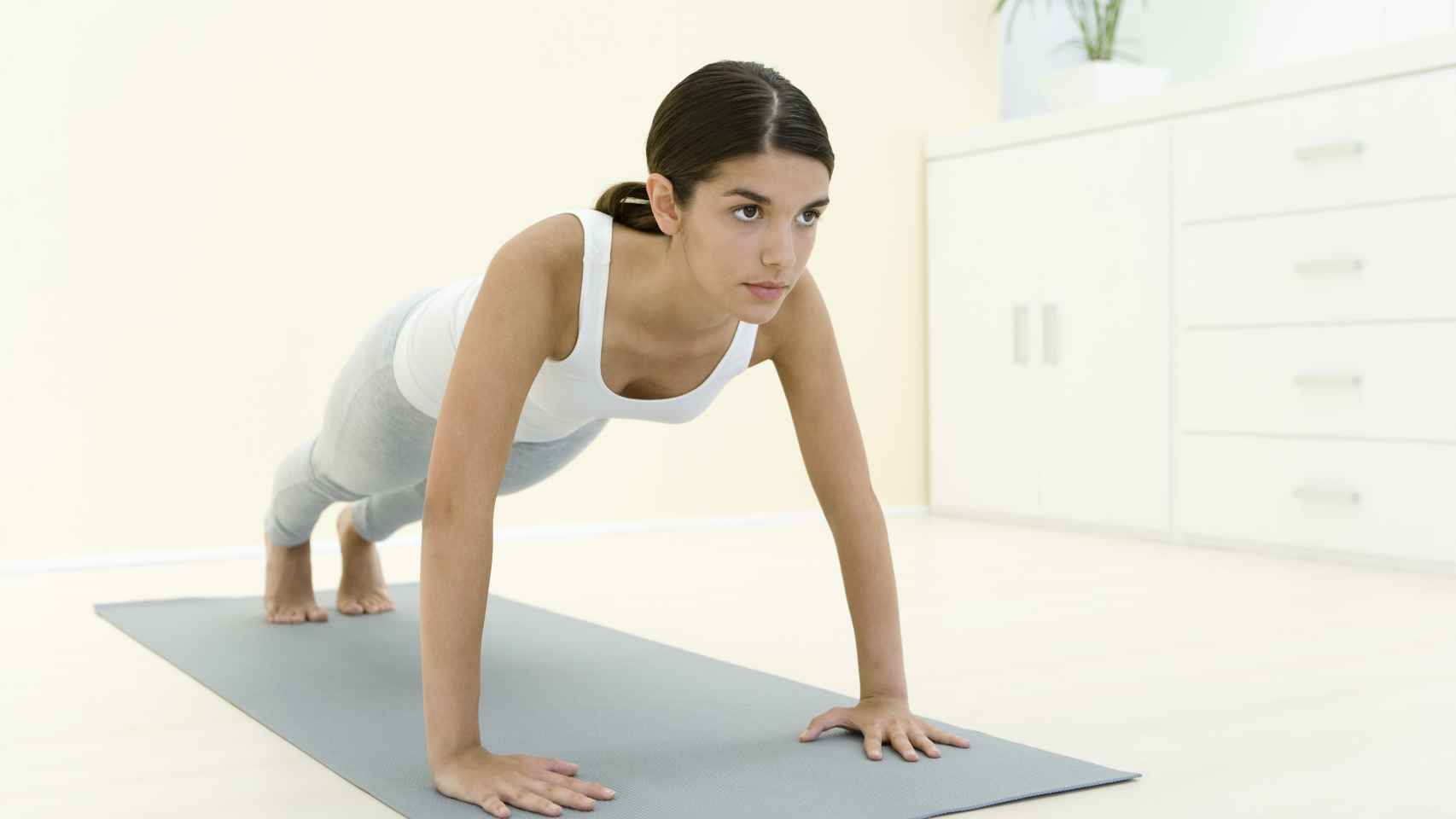 El pilates y el yoga son dos de las disciplinas que se pueden hacer estos días desde casa.