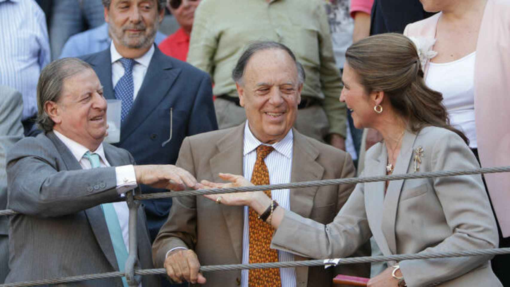 Fernando Falcó, Carlos Falcó y la infanta Elena en los toros.