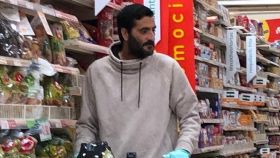 Dani Güiza haciendo  la compra en el supermercado