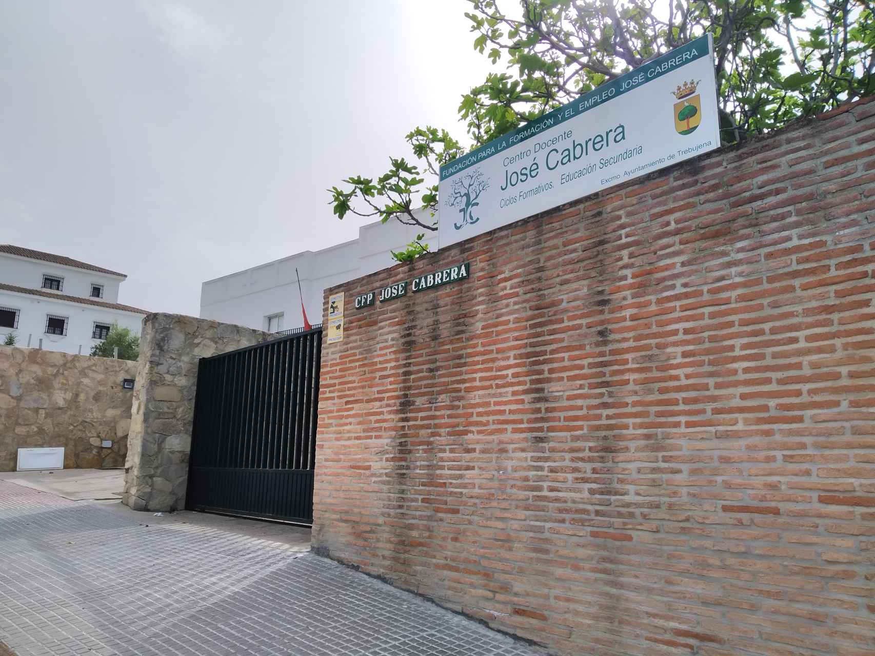 Fachada del centro formativo José Cabrera, orgullo de todos los vecinos de Trebujena (Cádiz).