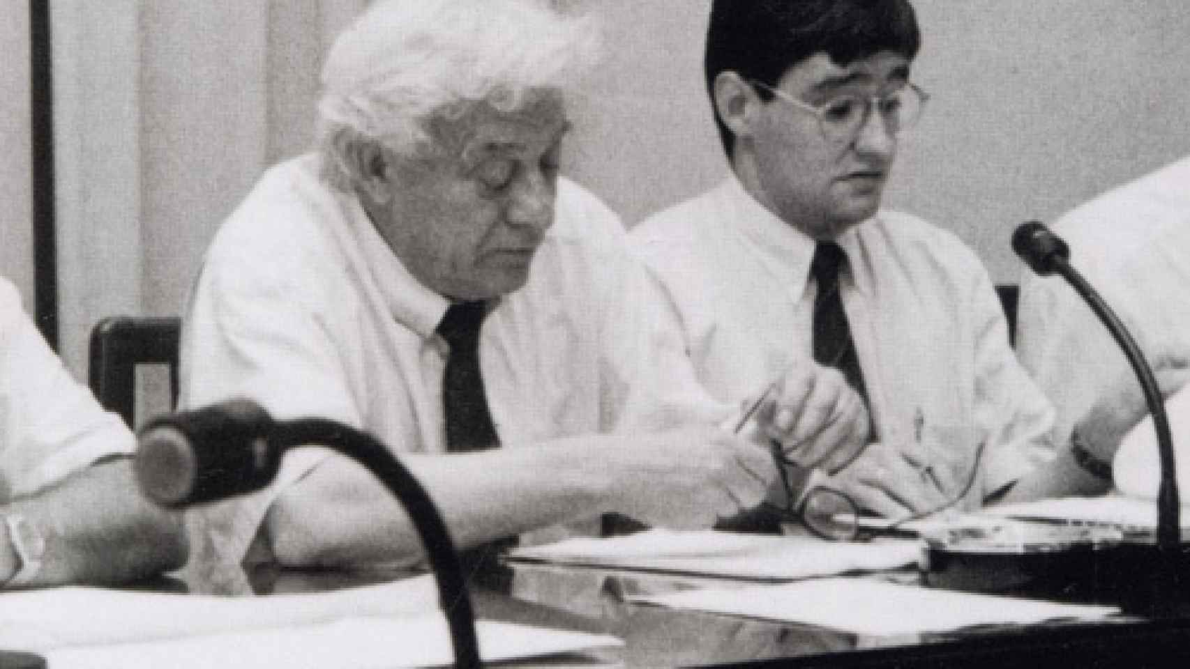 Salvador Illa, a la derecha, en 1995, cuando tenía 28 años y era concejal.