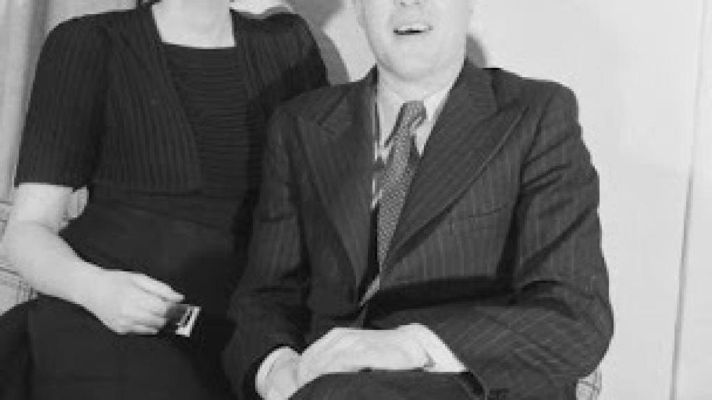 Jessica Mitford (izquierda) y Esmond Romilly (derecha).
