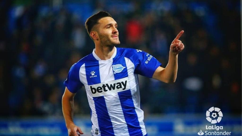 Lucas Pérez celebrando un gol con el Deportivo Alavés