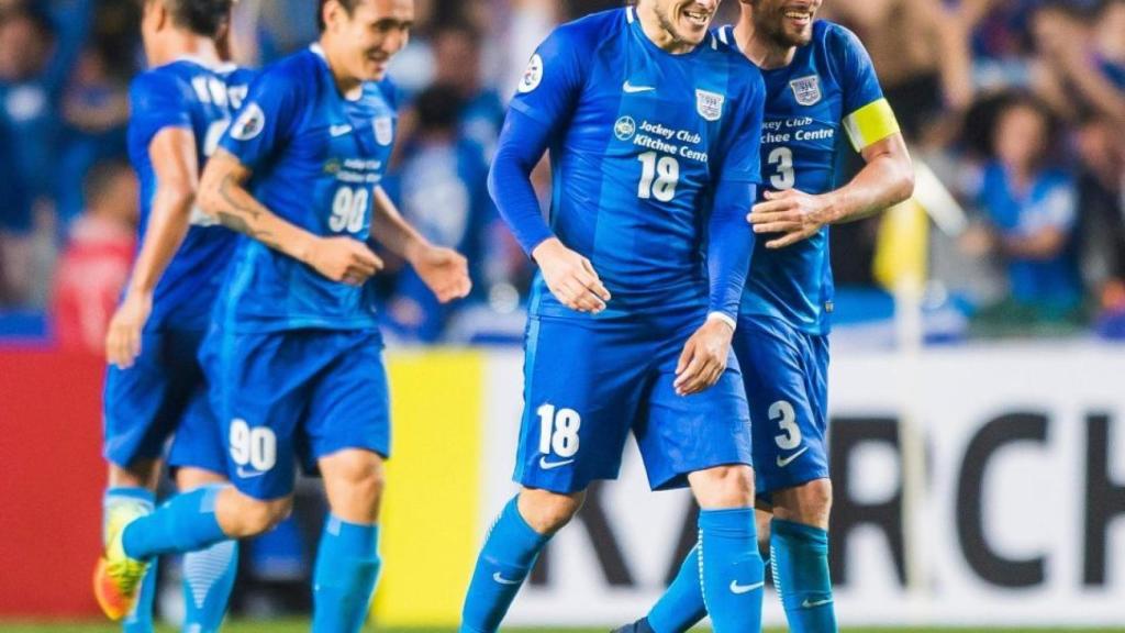 Dani Cancela, junto a Diego Forlán durante su etapa en el Kitchee