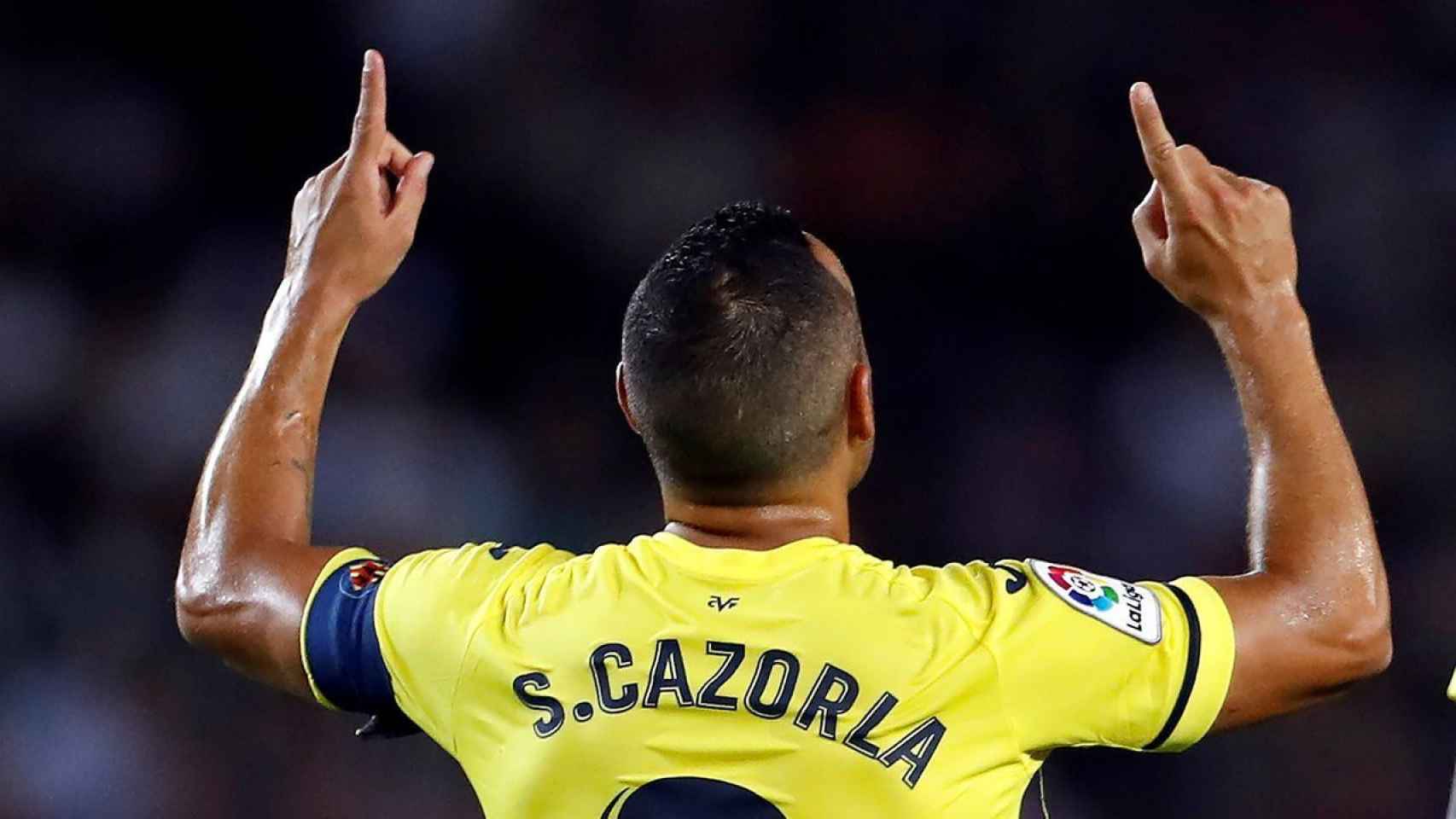 Santi Cazorla, centrocampista del Villarreal, celebra un gol con su equipo en La Liga